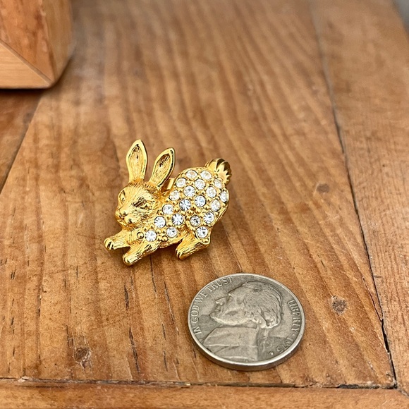 3/$30 💖 Vintage Avon Rabbit Pin - Picture 8 of 8